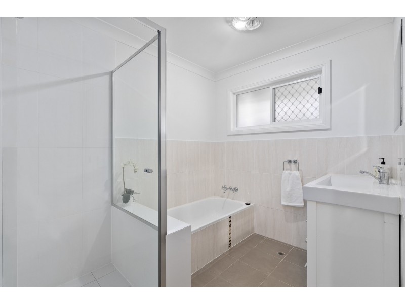 10 Cutana Court, Ashmore QLD 4214