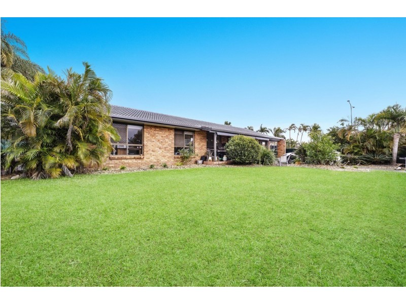 136 Christine Avenue, Burleigh Waters QLD 4220