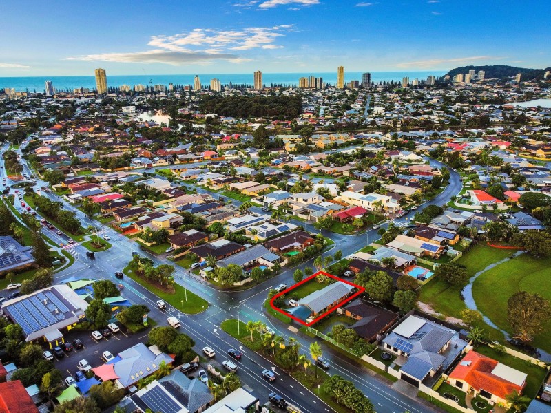 136 Christine Avenue, Burleigh Waters QLD 4220