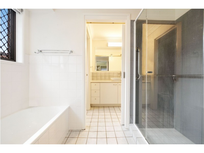 136 Christine Avenue, Burleigh Waters QLD 4220