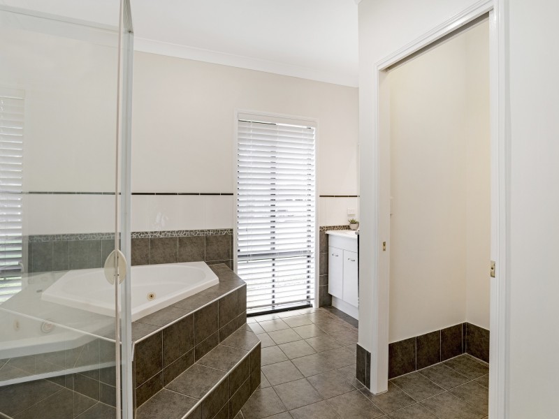 10 Nature Valley Court, Tallai QLD 4213