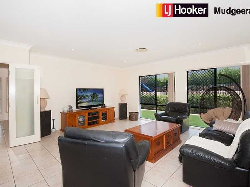 2 Worthing Court, Arundel QLD 4214