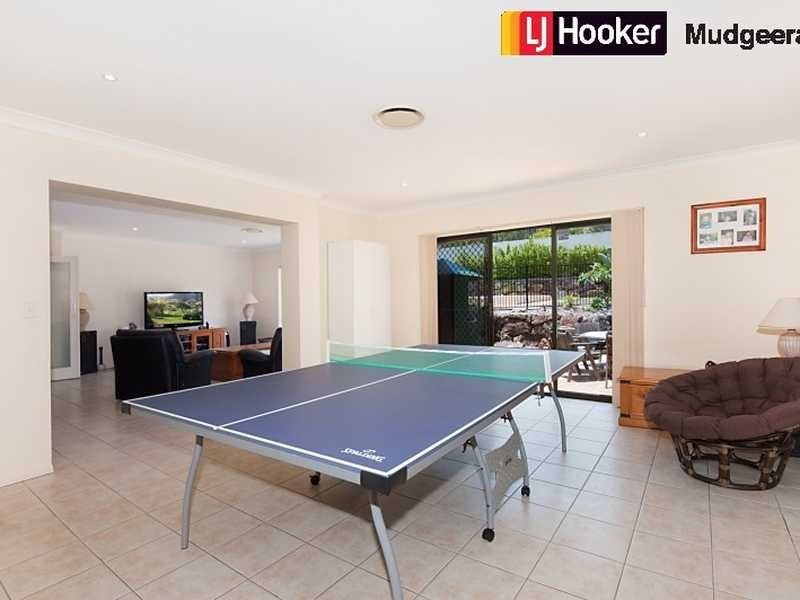 2 Worthing Court, Arundel QLD 4214