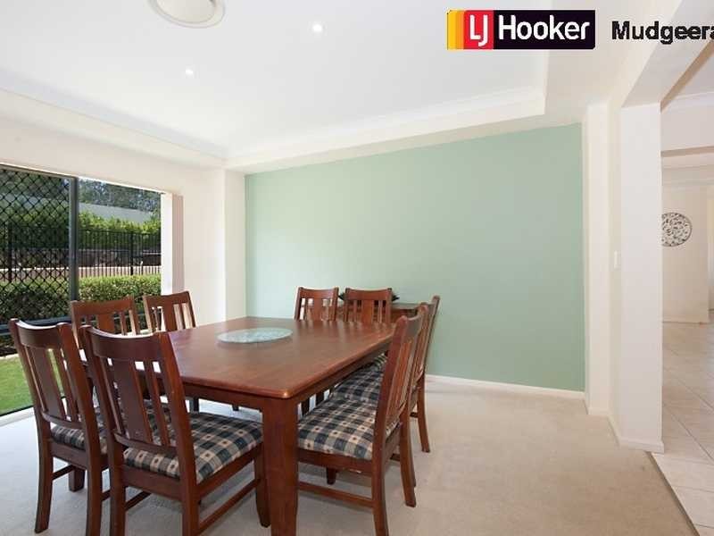 2 Worthing Court, Arundel QLD 4214