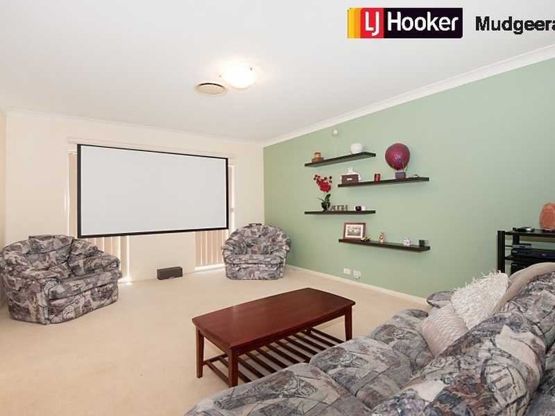 2 Worthing Court, Arundel QLD 4214