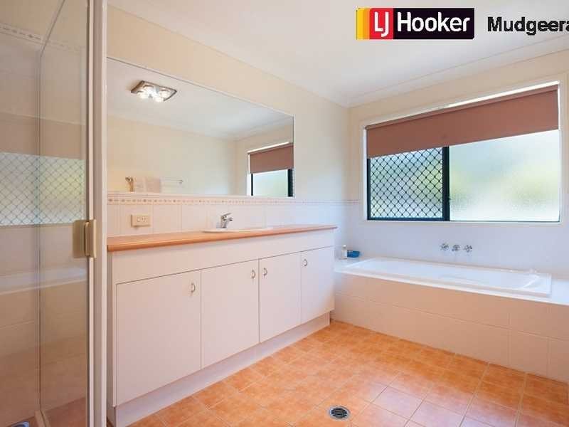 2 Worthing Court, Arundel QLD 4214
