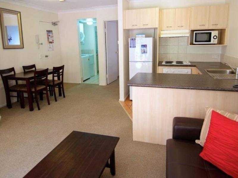 9 Margaret Avenue, Broadbeach QLD 4218