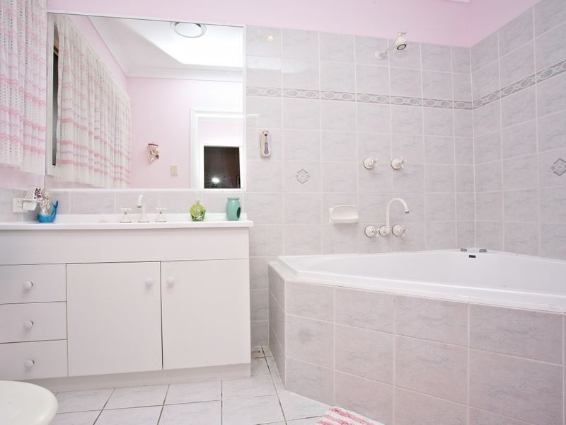 155 Gardenia Drive, Bonogin QLD 4213