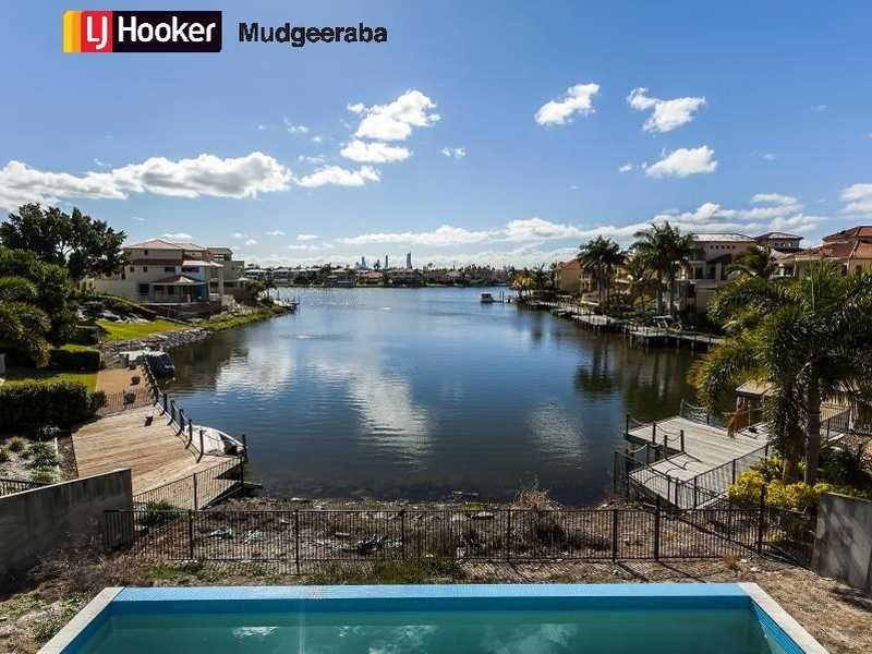 32 Istana View, Clear Island Waters QLD 4226