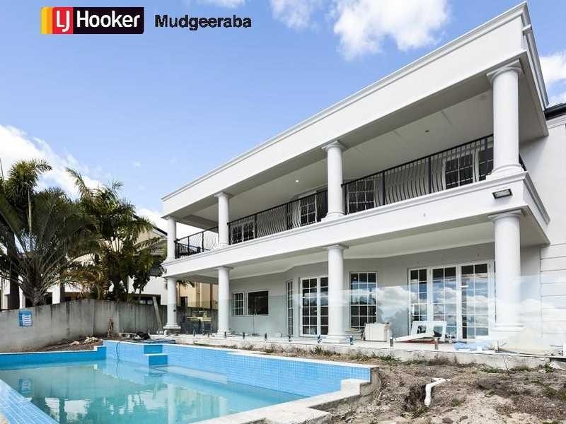 32 Istana View, Clear Island Waters QLD 4226
