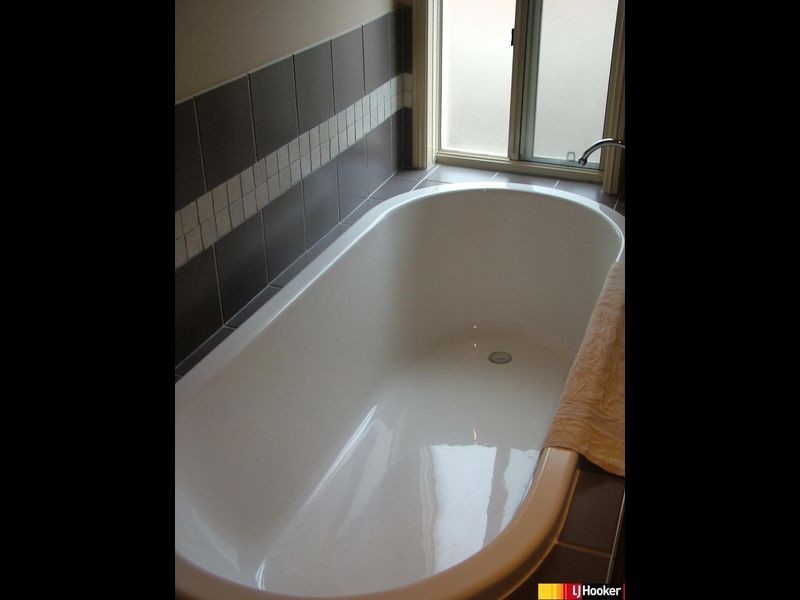 3 Brennan Close, Maudsland QLD 4210