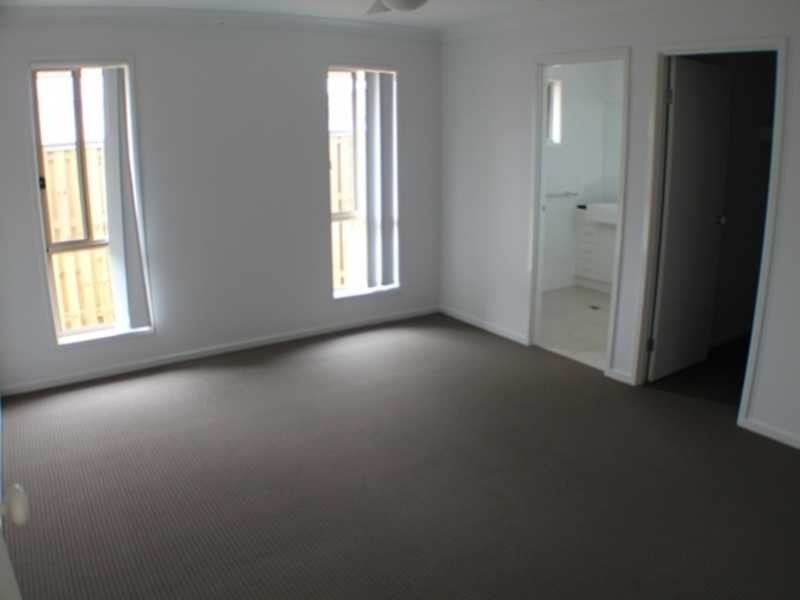 44 Kenneth Drive, Augustine Heights QLD 4300