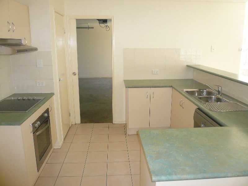 33 Baden Jones Way, Booval QLD 4304