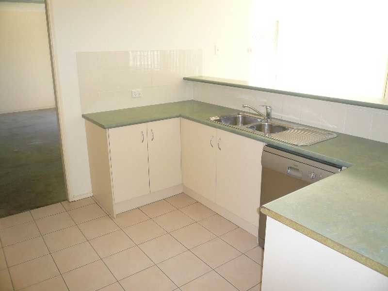 33 Baden Jones Way, Booval QLD 4304