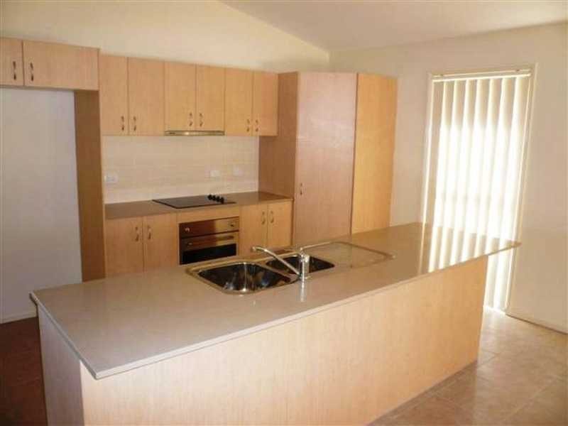 10 Charlton Crescent, Ormeau QLD 4208