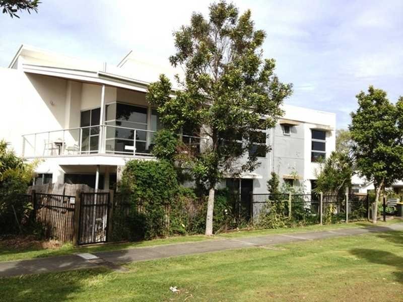 1/11 Cezaire Avenue, Varsity Lakes QLD 4227