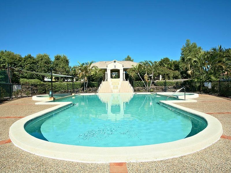 2/2 Langport Parade, Mudgeeraba QLD 4213