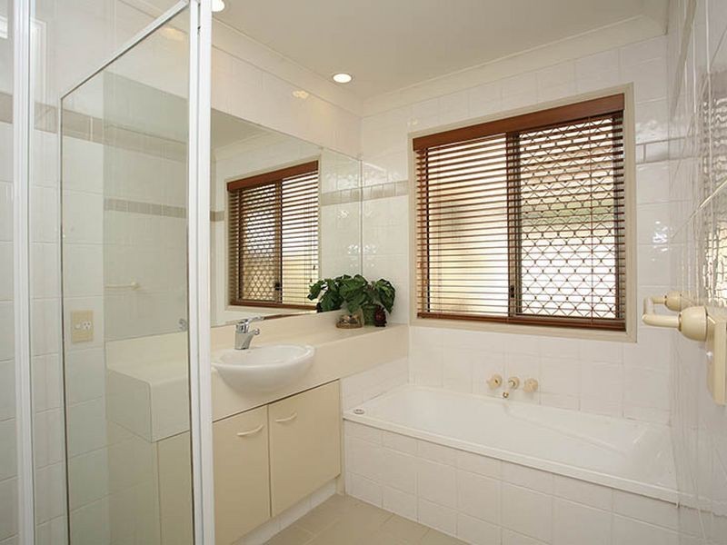 2/2 Langport Parade, Mudgeeraba QLD 4213