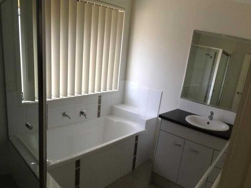 29 Fortescue Street, Pacific Pines QLD 4211