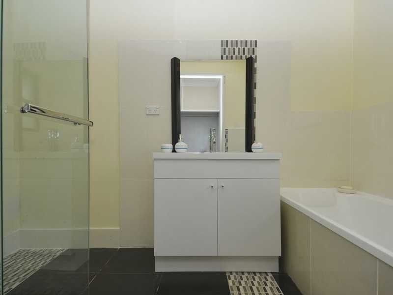 2 Harry Mills Drive, Worongary QLD 4213