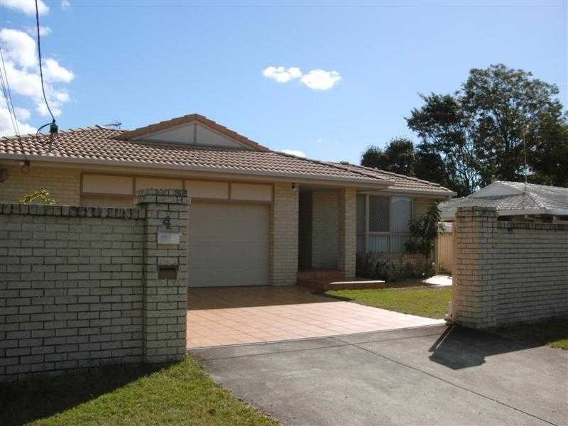 4 Frascati Street, Mermaid Waters QLD 4218