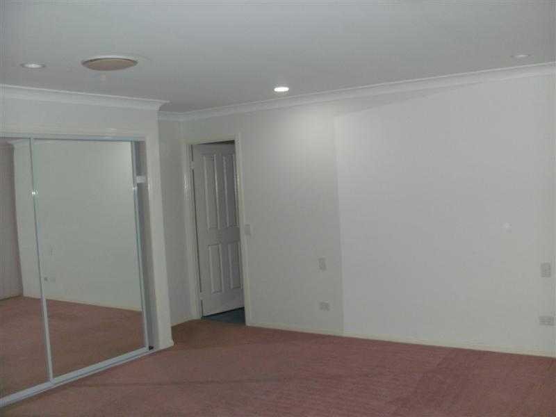 4 Frascati Street, Mermaid Waters QLD 4218