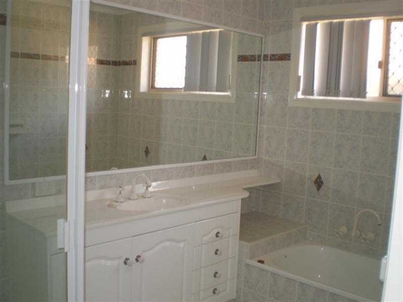 4 Frascati Street, Mermaid Waters QLD 4218