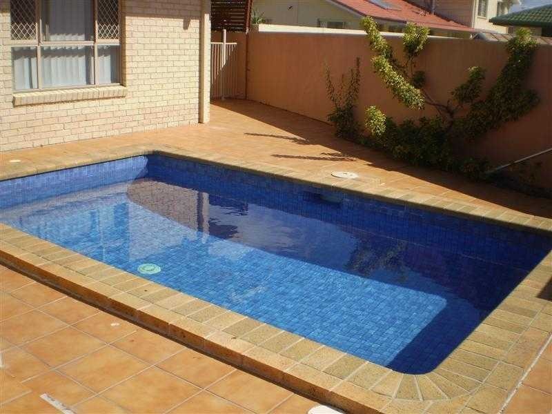 4 Frascati Street, Mermaid Waters QLD 4218