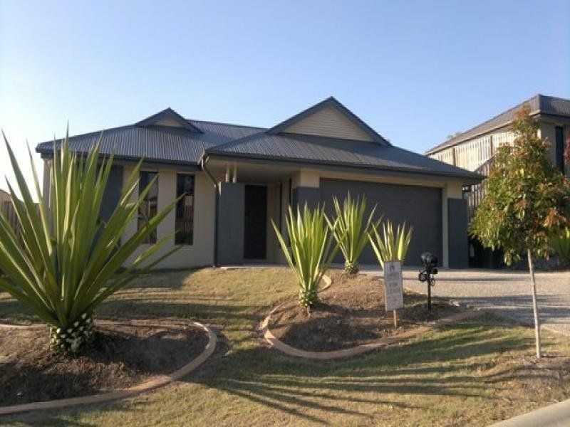 69 Buchanan Circuit, Oxenford QLD 4210
