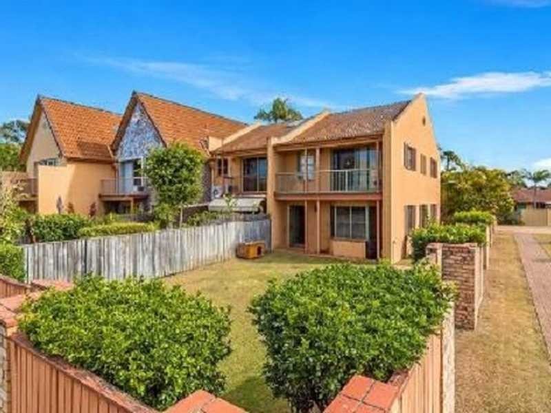 1/43 St Kevins Ave, Benowa QLD 4217