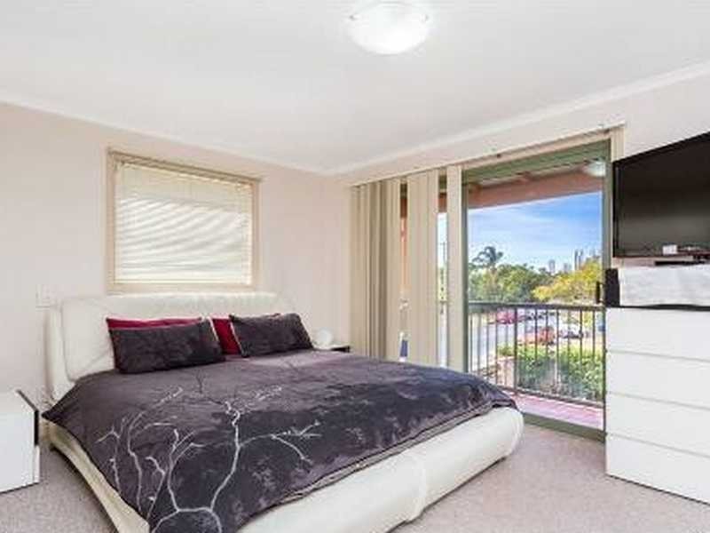 1/43 St Kevins Ave, Benowa QLD 4217