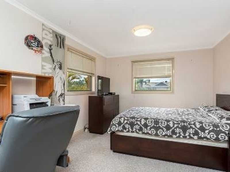 1/43 St Kevins Ave, Benowa QLD 4217