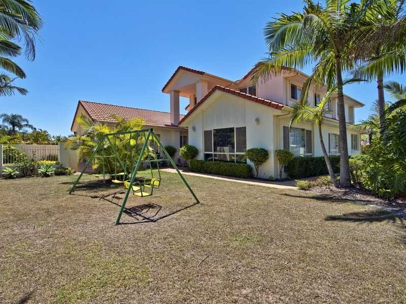 17 Montserrat Court, Clear Island Waters QLD 4226