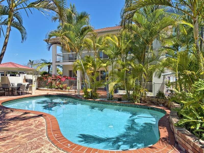 17 Montserrat Court, Clear Island Waters QLD 4226