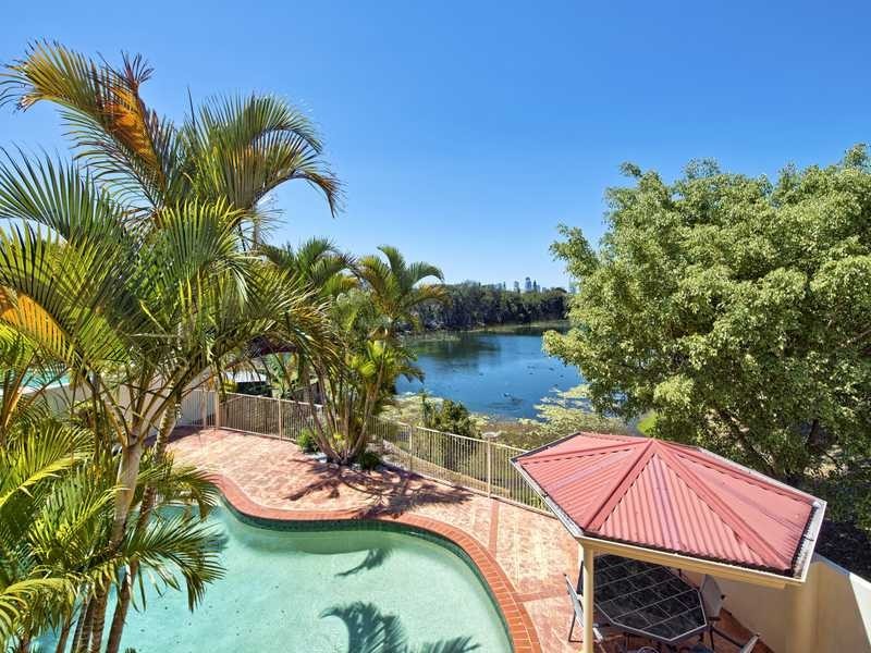 17 Montserrat Court, Clear Island Waters QLD 4226