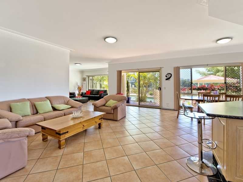 17 Montserrat Court, Clear Island Waters QLD 4226