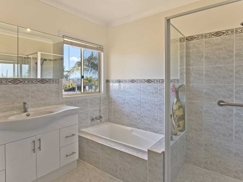 17 Montserrat Court, Clear Island Waters QLD 4226
