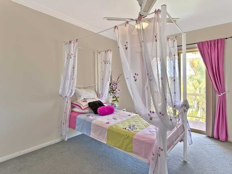 17 Montserrat Court, Clear Island Waters QLD 4226