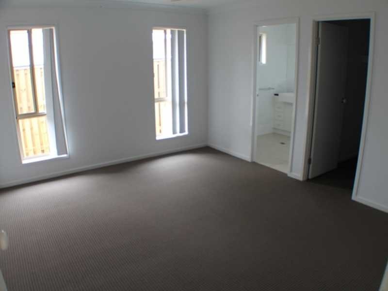 44 Kenneth Dr, Augustine Heights QLD 4300