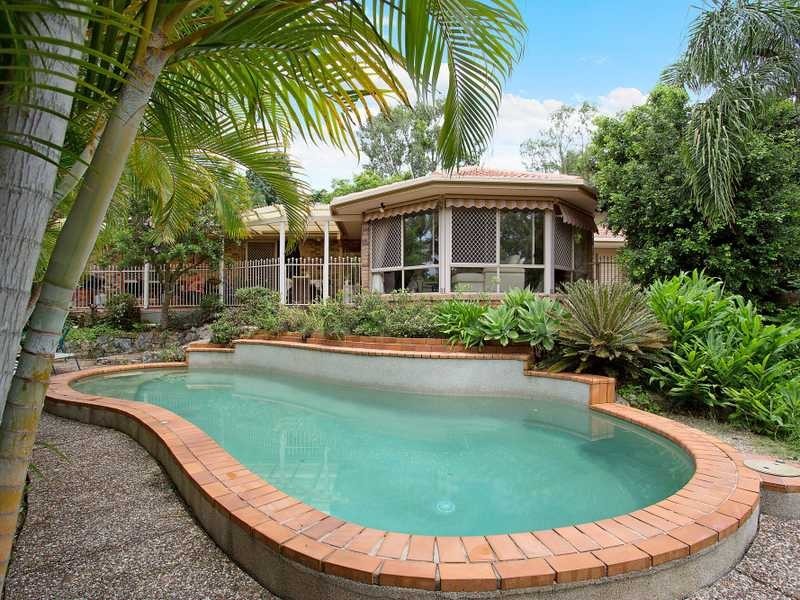 8 Pinehurst Place, Robina QLD 4226