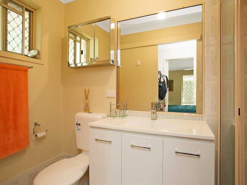 8 Pinehurst Place, Robina QLD 4226