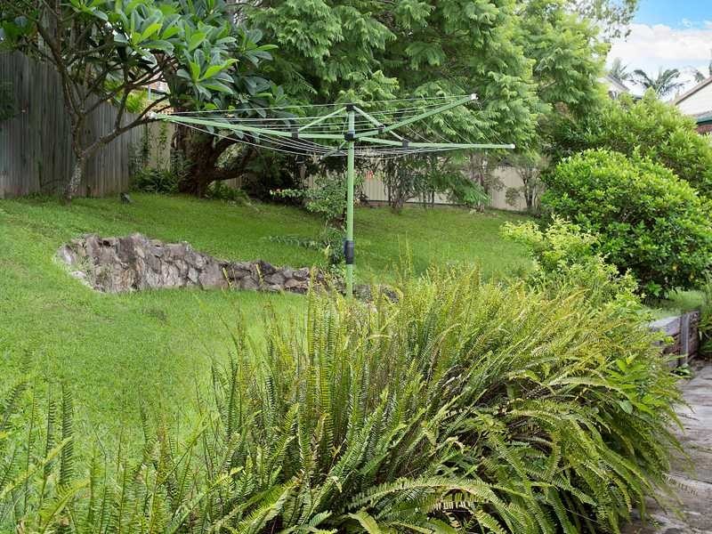 8 Pinehurst Place, Robina QLD 4226