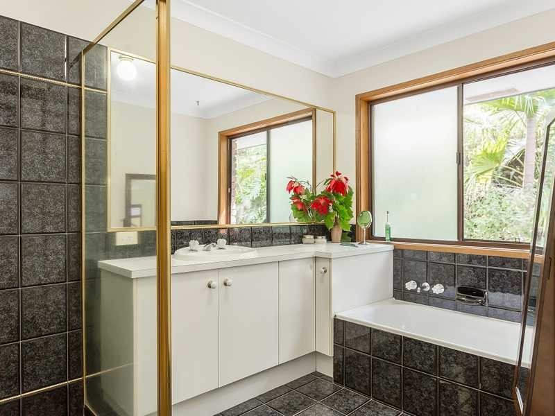 1 Duchess Court, Tallai QLD 4213