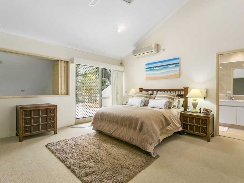 1/125 Santa Cruz Boulevard, Clear Island Waters QLD 4226