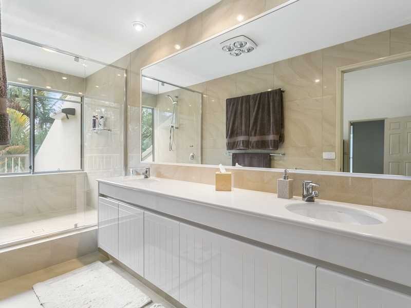 1/125 Santa Cruz Boulevard, Clear Island Waters QLD 4226