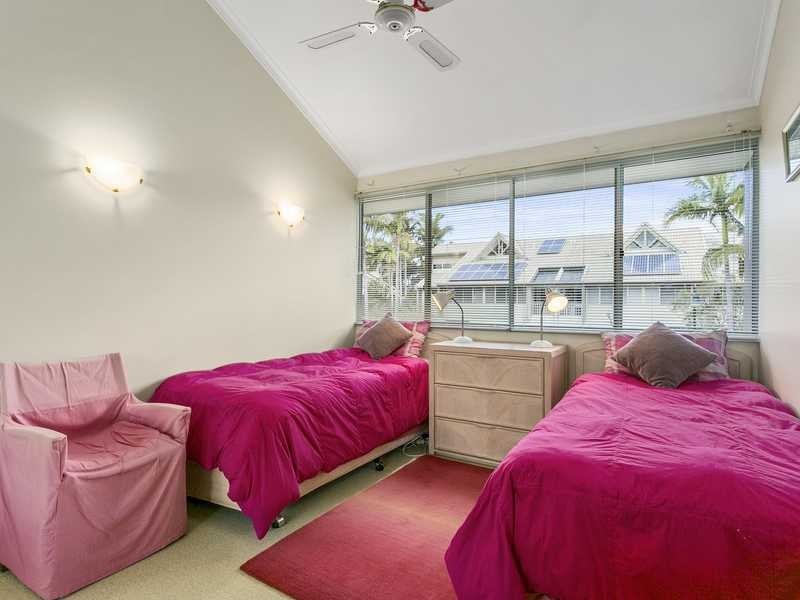 1/125 Santa Cruz Boulevard, Clear Island Waters QLD 4226