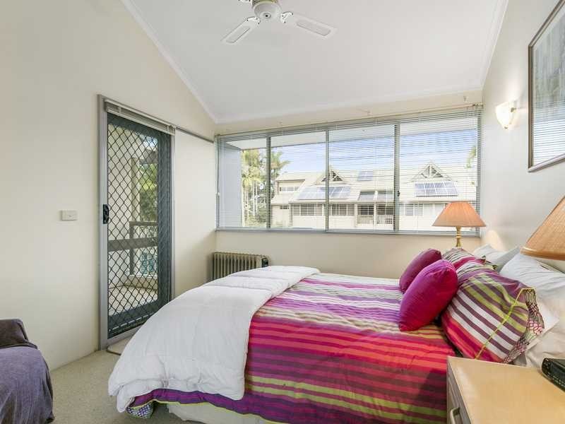 1/125 Santa Cruz Boulevard, Clear Island Waters QLD 4226