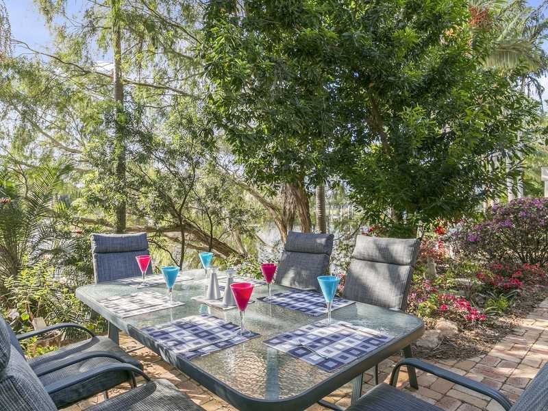 1/125 Santa Cruz Boulevard, Clear Island Waters QLD 4226