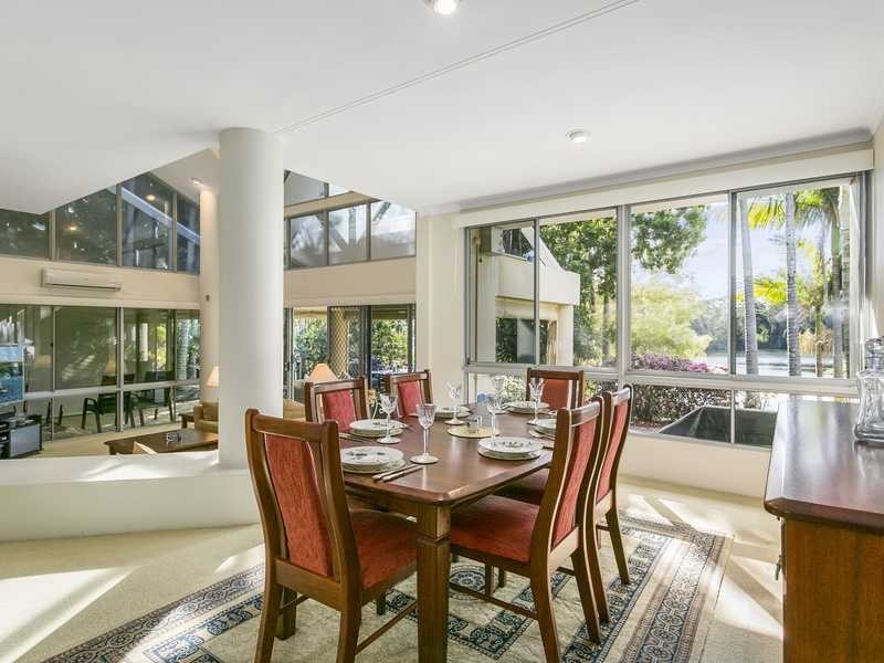 1/125 Santa Cruz Boulevard, Clear Island Waters QLD 4226