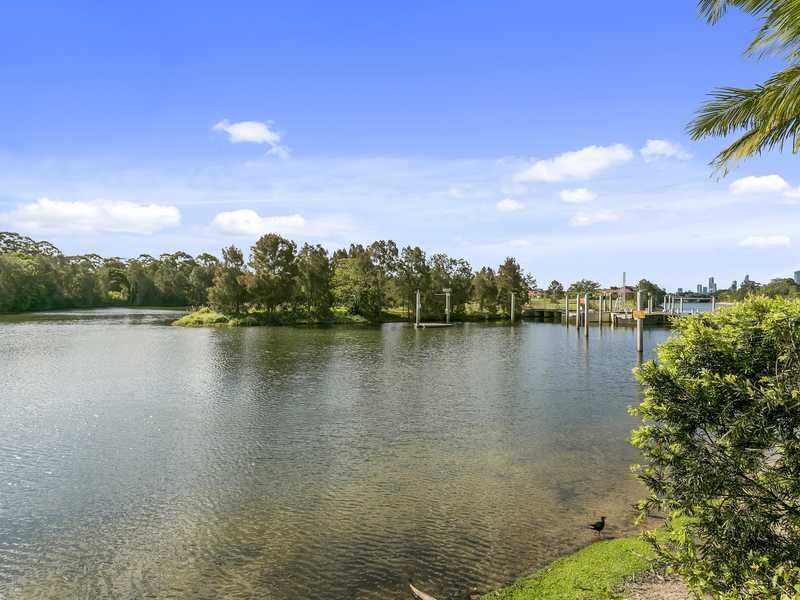 1/125 Santa Cruz Boulevard, Clear Island Waters QLD 4226